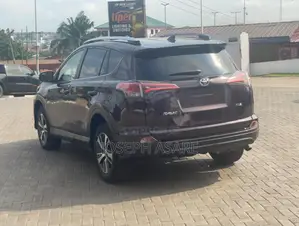 Toyota RAV4 XLE 4dr SUV AWD (2.5L 4cyl 6A) 2018 Brown