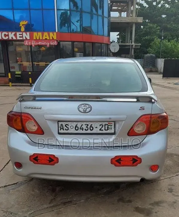 Toyota Corolla 2010 Silver