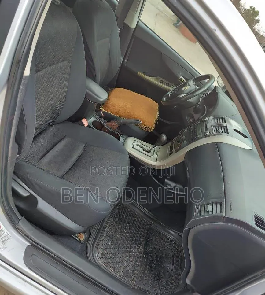 Toyota Corolla 2010 Silver