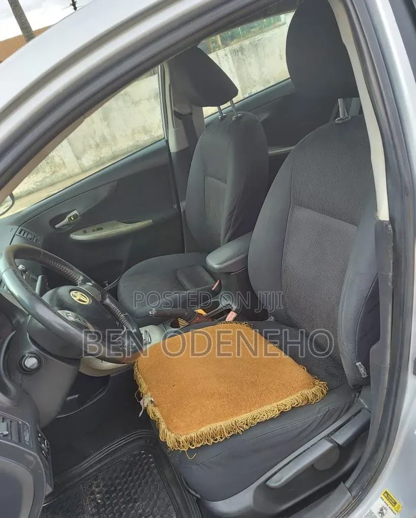 Toyota Corolla 2010 Silver