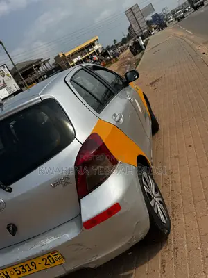 Toyota Yaris 2011 Silver