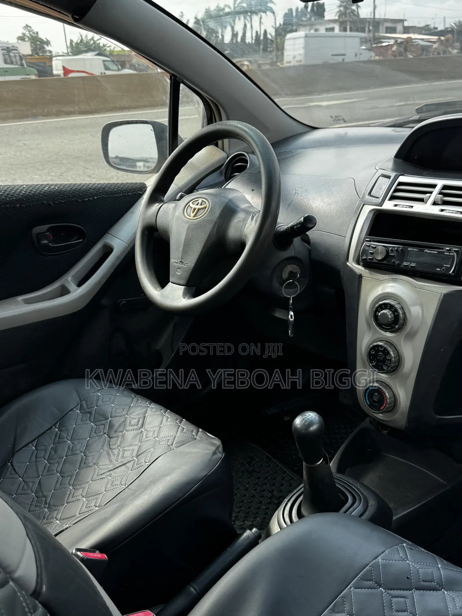 Toyota Yaris 2011 Silver
