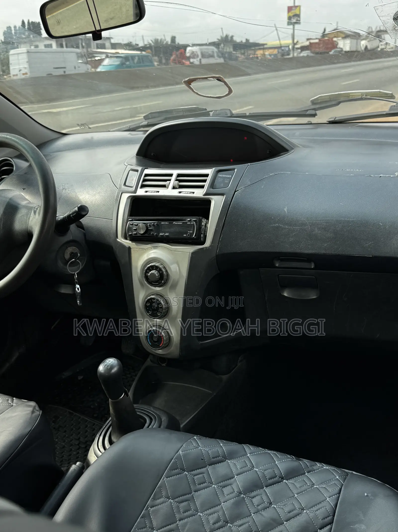 Toyota Yaris 2011 Silver