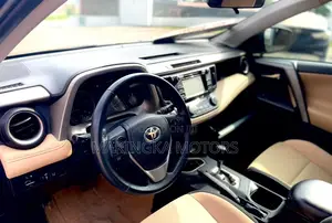 Toyota RAV4 XSE 2019 Red