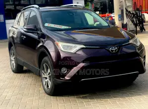 Toyota RAV4 XSE 2019 Red