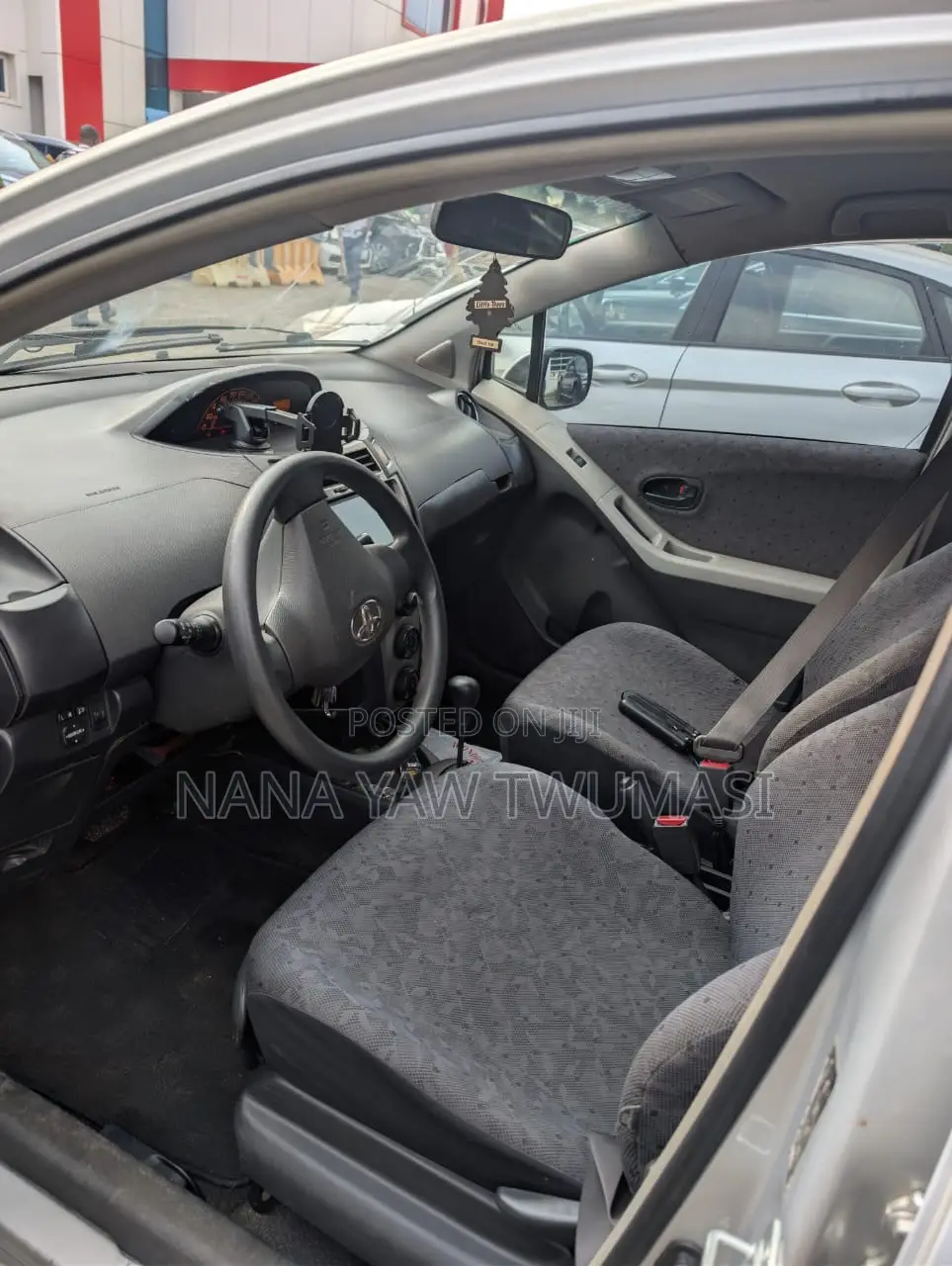 Toyota Vitz 1.3 FWD 3dr 2010 Silver