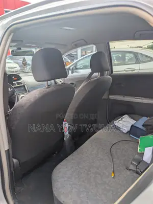 Toyota Vitz 1.3 FWD 3dr 2010 Silver