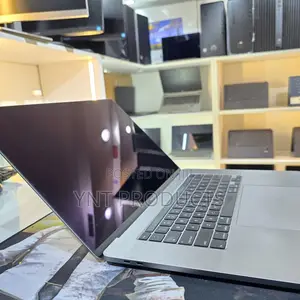 Laptop Apple MacBook Pro 2020 16GB Intel Core i5 SSD 1T