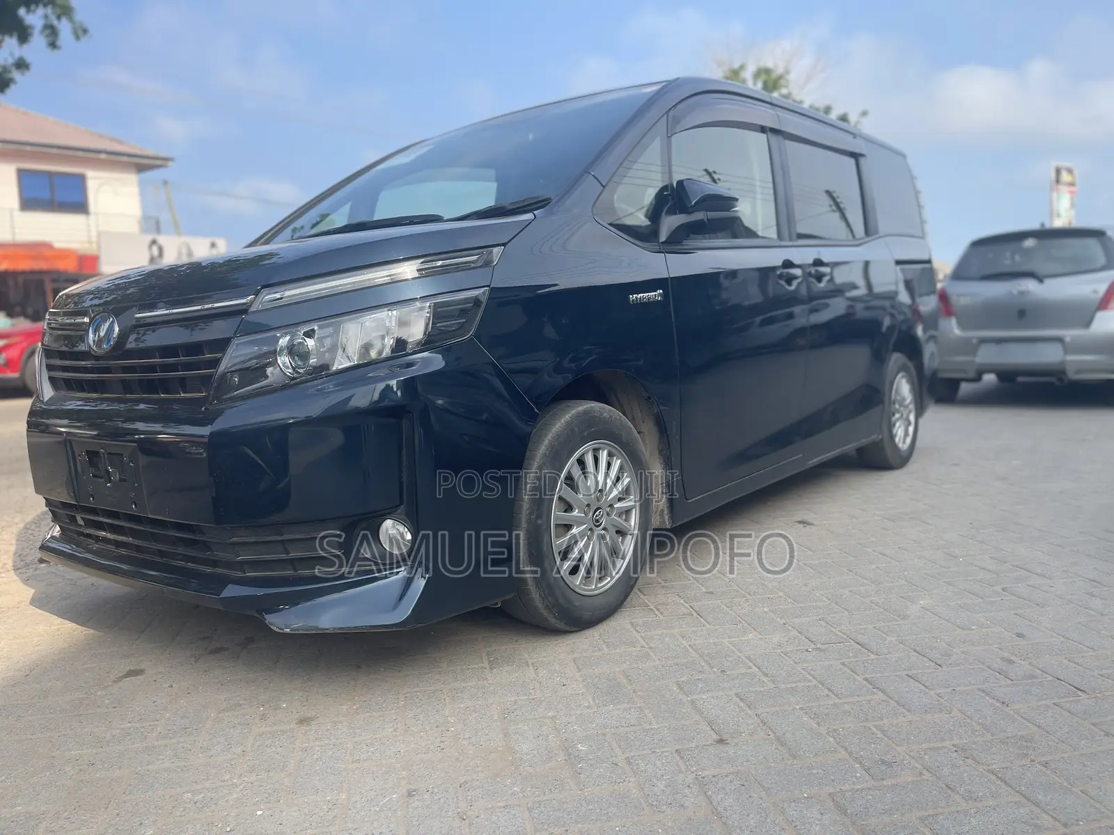 Toyota Voxy Hybrid V 2WD 7-Seater 2015 Black