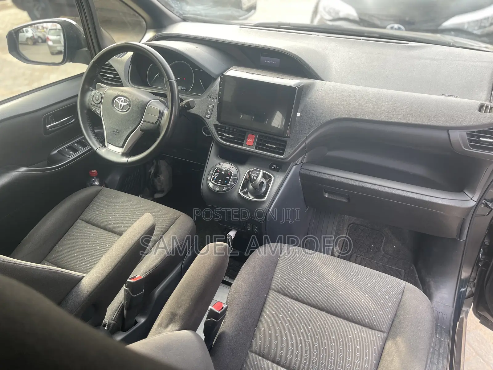 Toyota Voxy Hybrid V 2WD 7-Seater 2015 Black