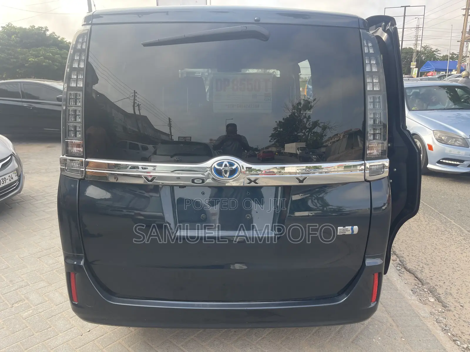 Toyota Voxy Hybrid V 2WD 7-Seater 2015 Black
