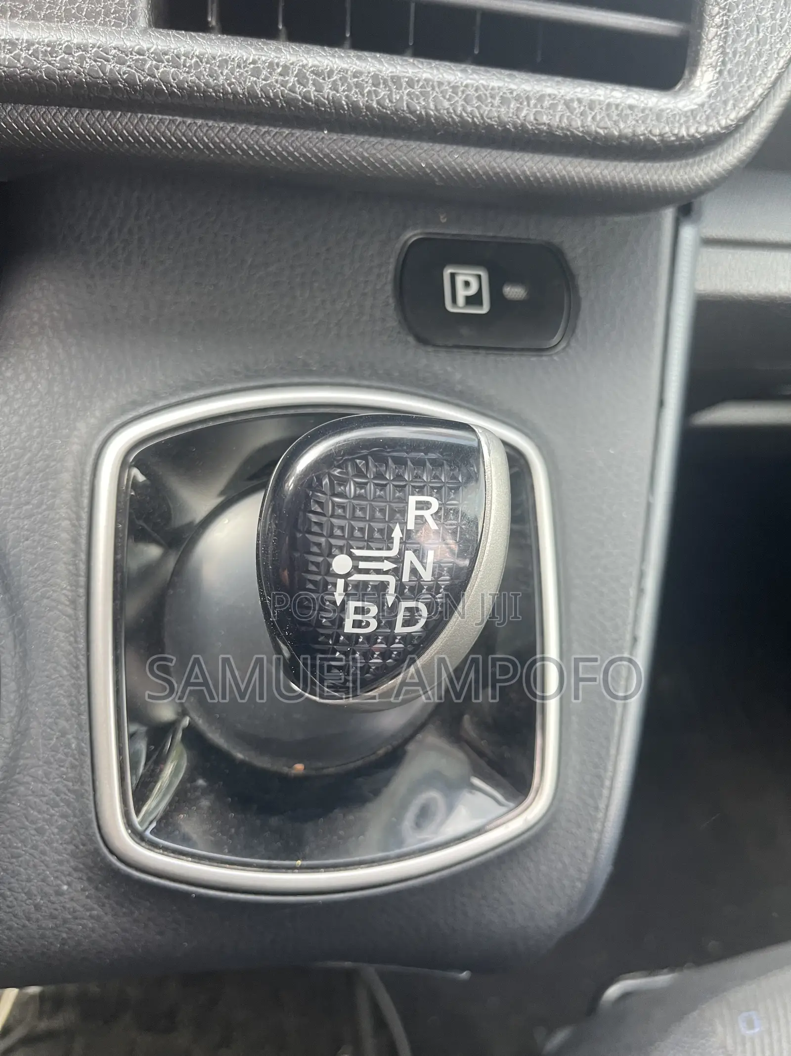Toyota Voxy Hybrid V 2WD 7-Seater 2015 Black