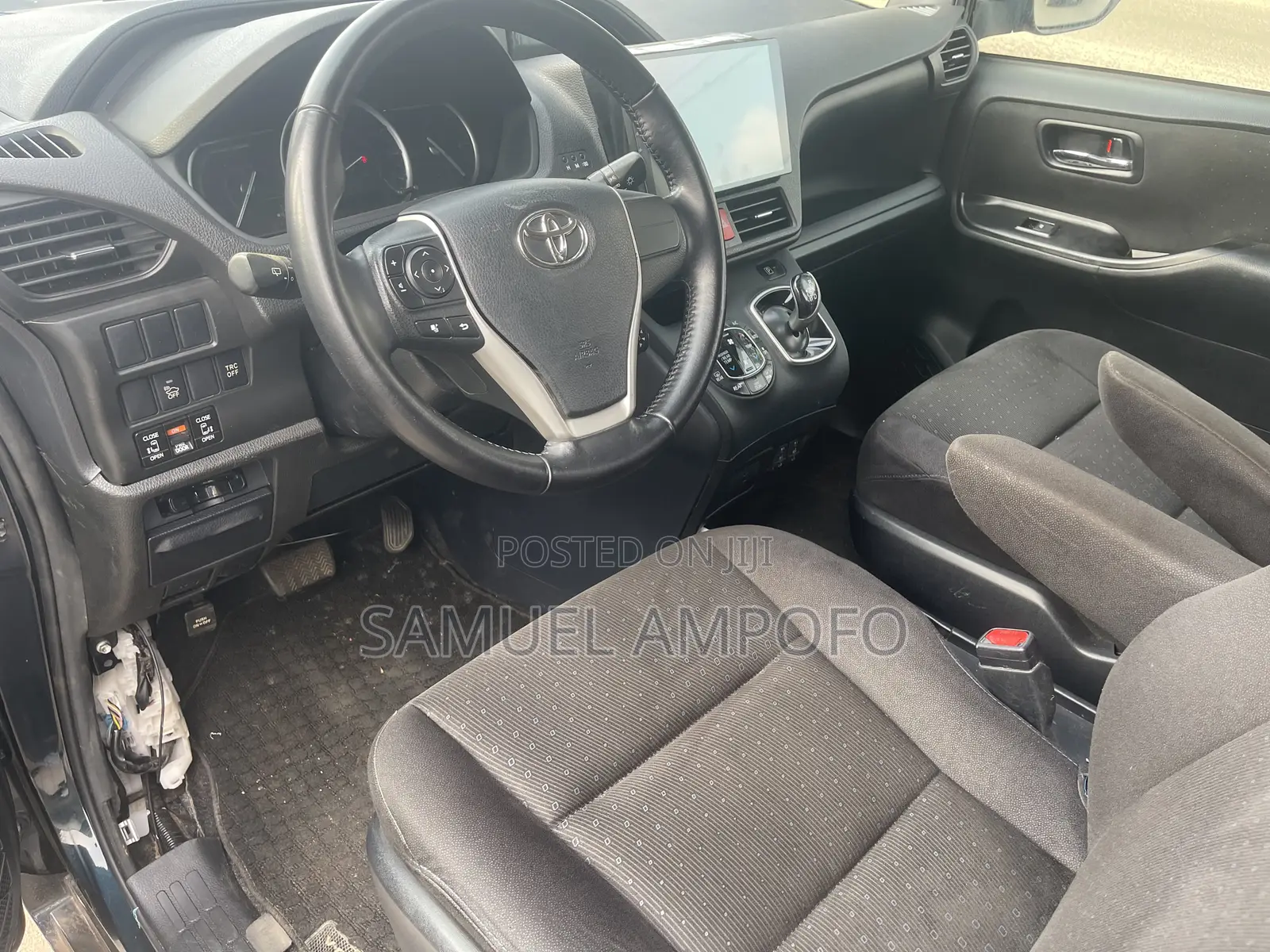 Toyota Voxy Hybrid V 2WD 7-Seater 2015 Black