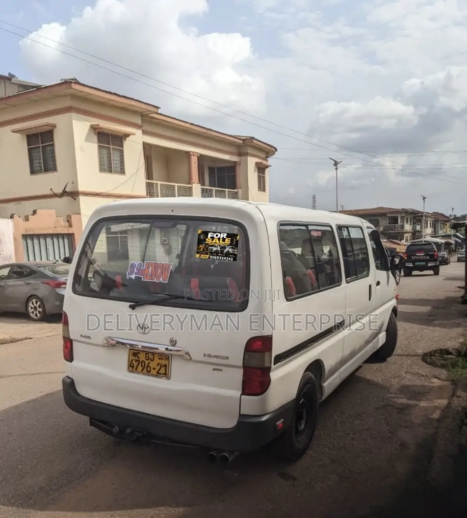 Toyota HiAce 2010 White