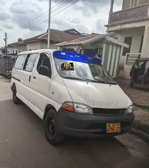 Toyota HiAce 2010 White