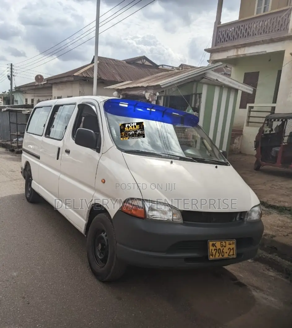 Toyota HiAce 2010 White