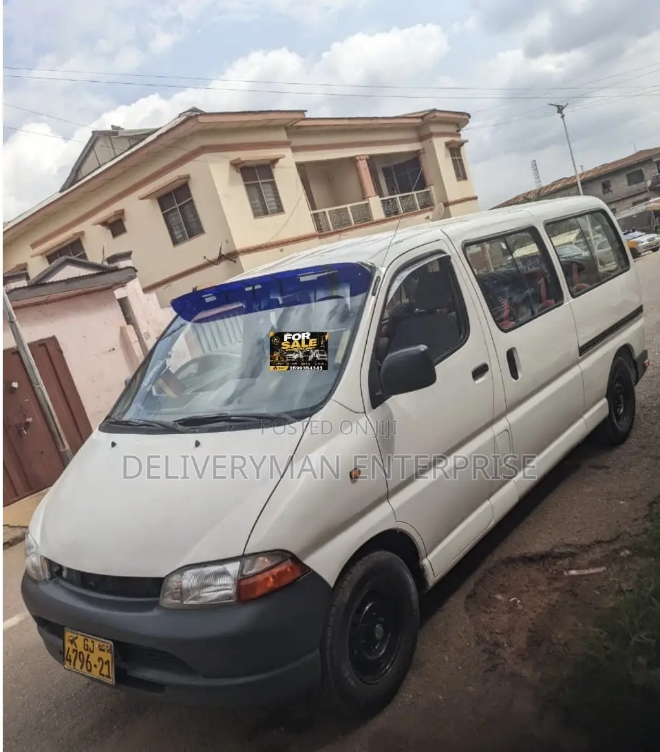 Toyota HiAce 2010 White