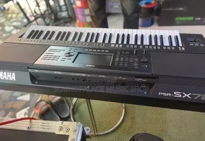 Yamaha PSR-Sx720 Electronic Arranger Workstation Keyboard