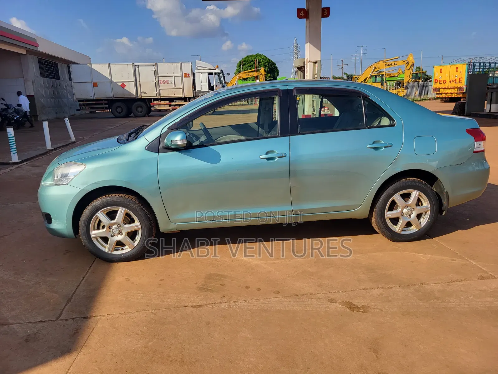 Toyota Belta 2012 Silver