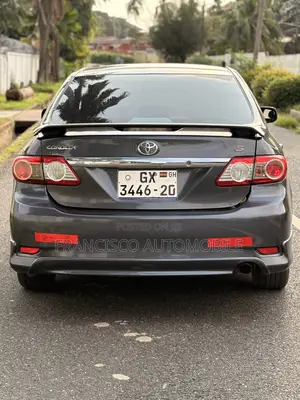 Toyota Corolla S 4dr Sedan (1.8L 4cyl 4A) 2013 Gray