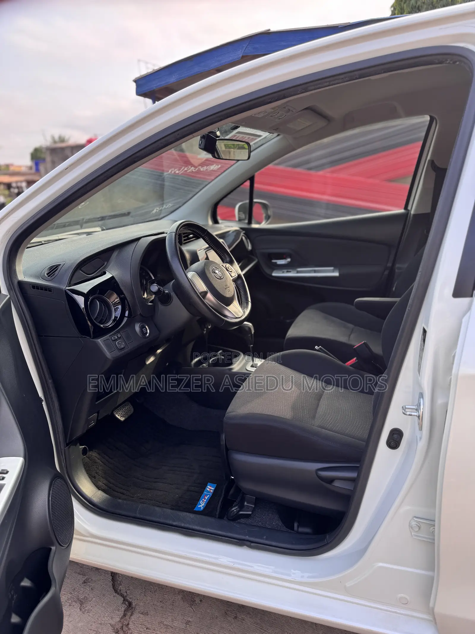 Toyota Vitz 1.3 FWD 5dr 2015 Pearl
