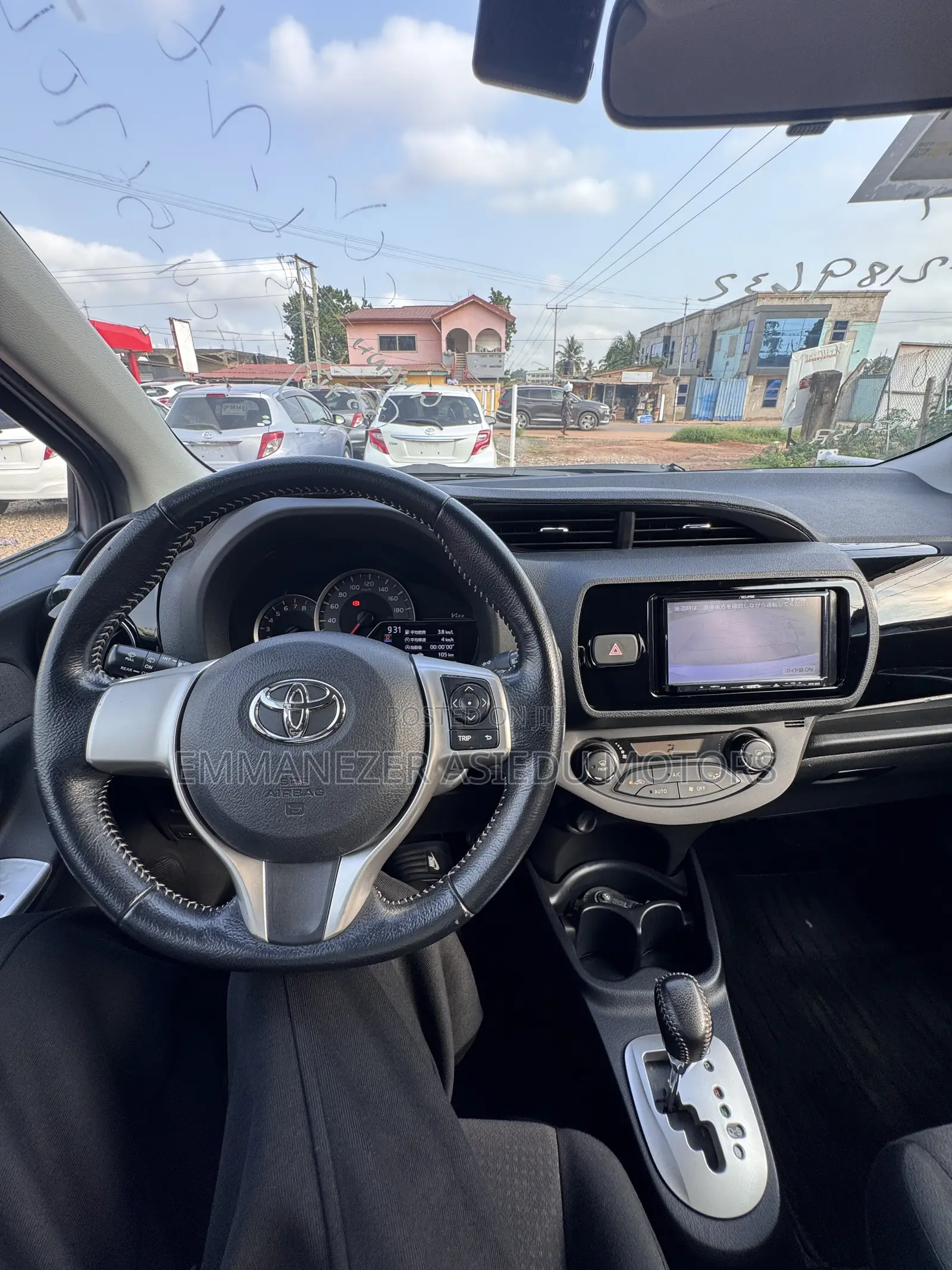 Toyota Vitz 1.3 FWD 5dr 2015 Pearl