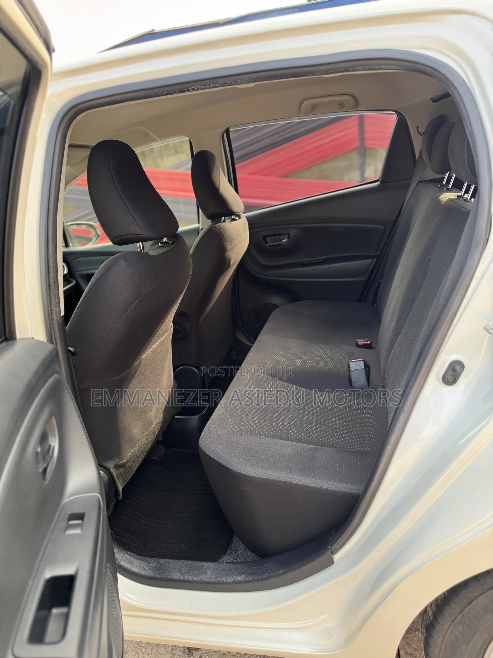 Toyota Vitz 1.3 FWD 5dr 2015 Pearl