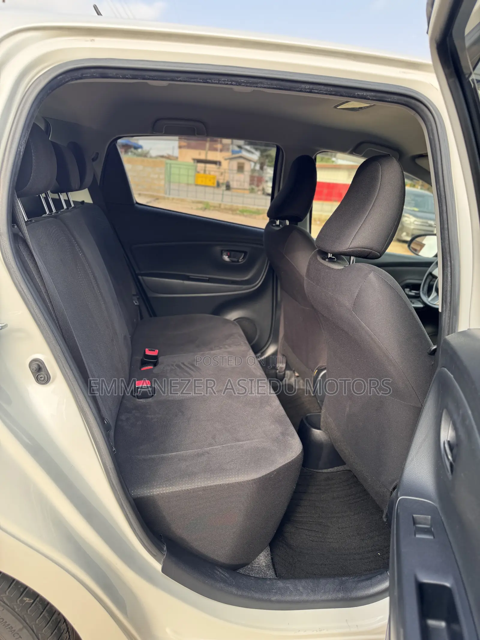 Toyota Vitz 1.3 FWD 5dr 2015 Pearl