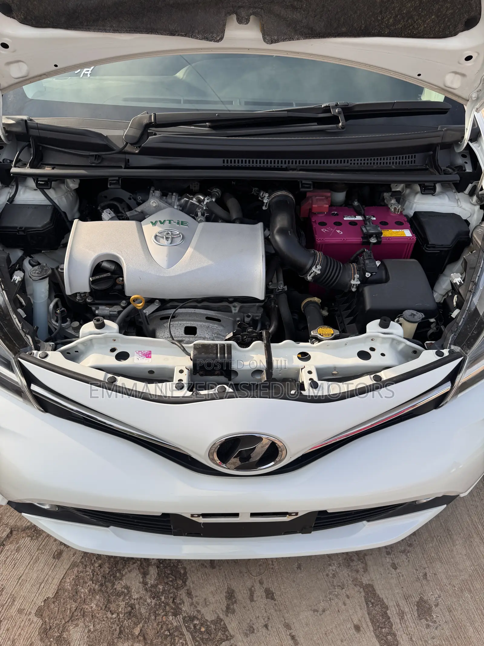 Toyota Vitz 1.3 FWD 5dr 2015 Pearl