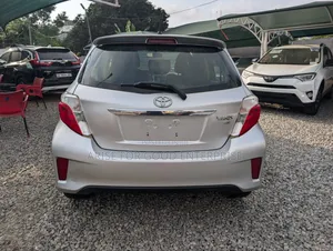 Toyota Yaris SE Hatchback 5dr 2013 Silver