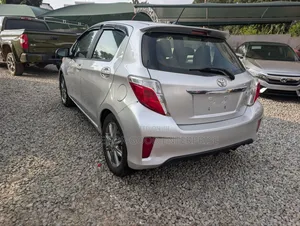 Toyota Yaris SE Hatchback 5dr 2013 Silver