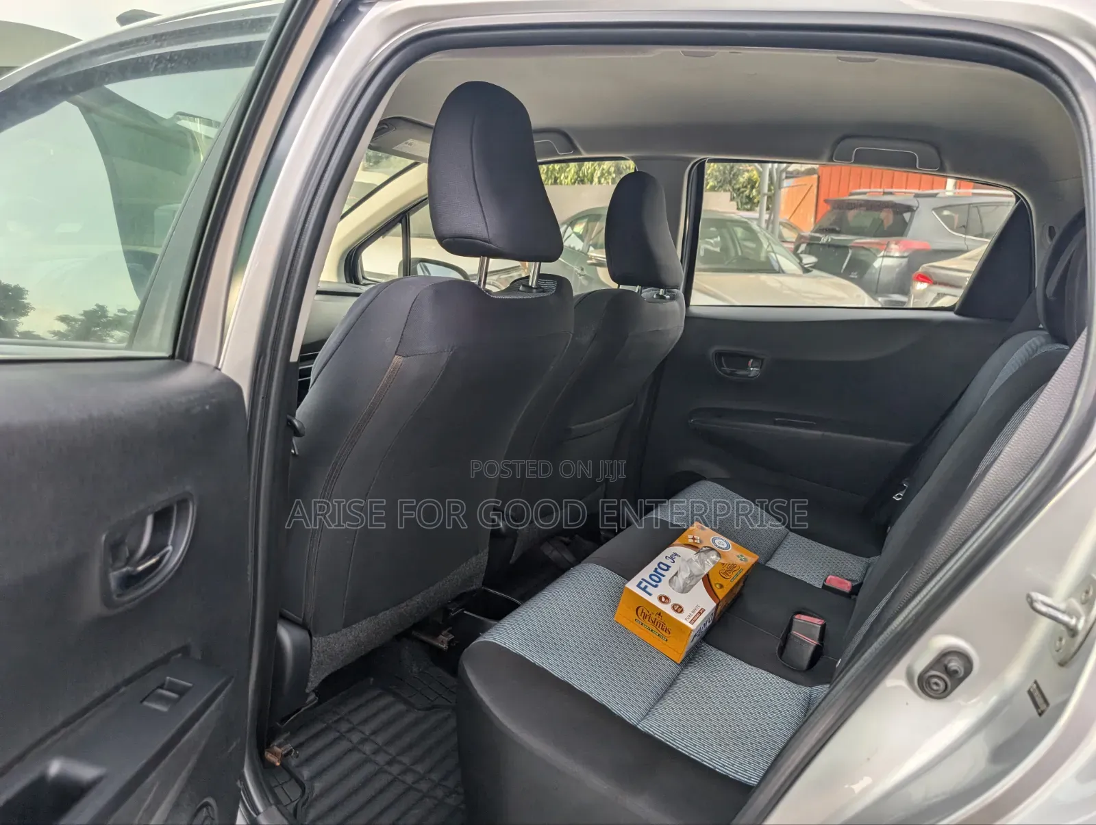 Toyota Yaris SE Hatchback 5dr 2013 Silver