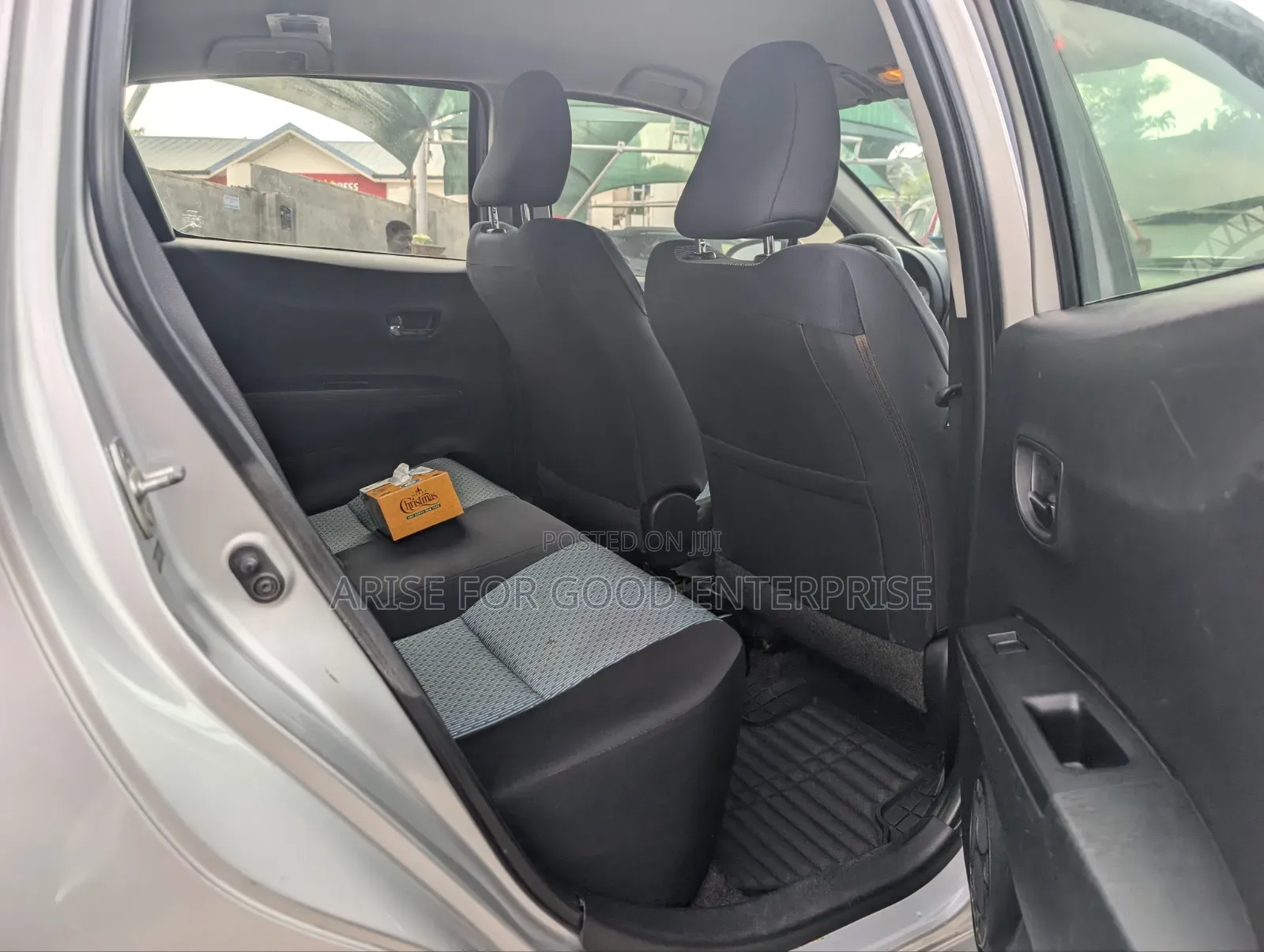 Toyota Yaris SE Hatchback 5dr 2013 Silver