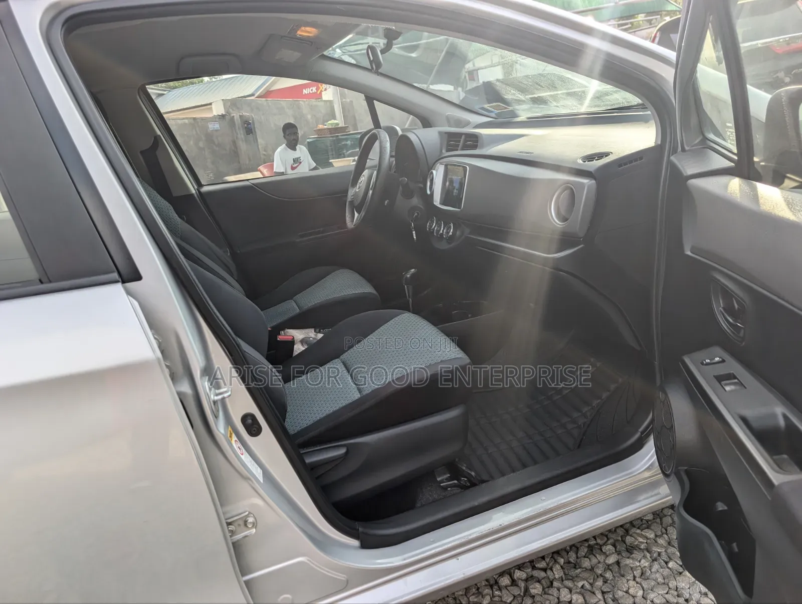 Toyota Yaris SE Hatchback 5dr 2013 Silver