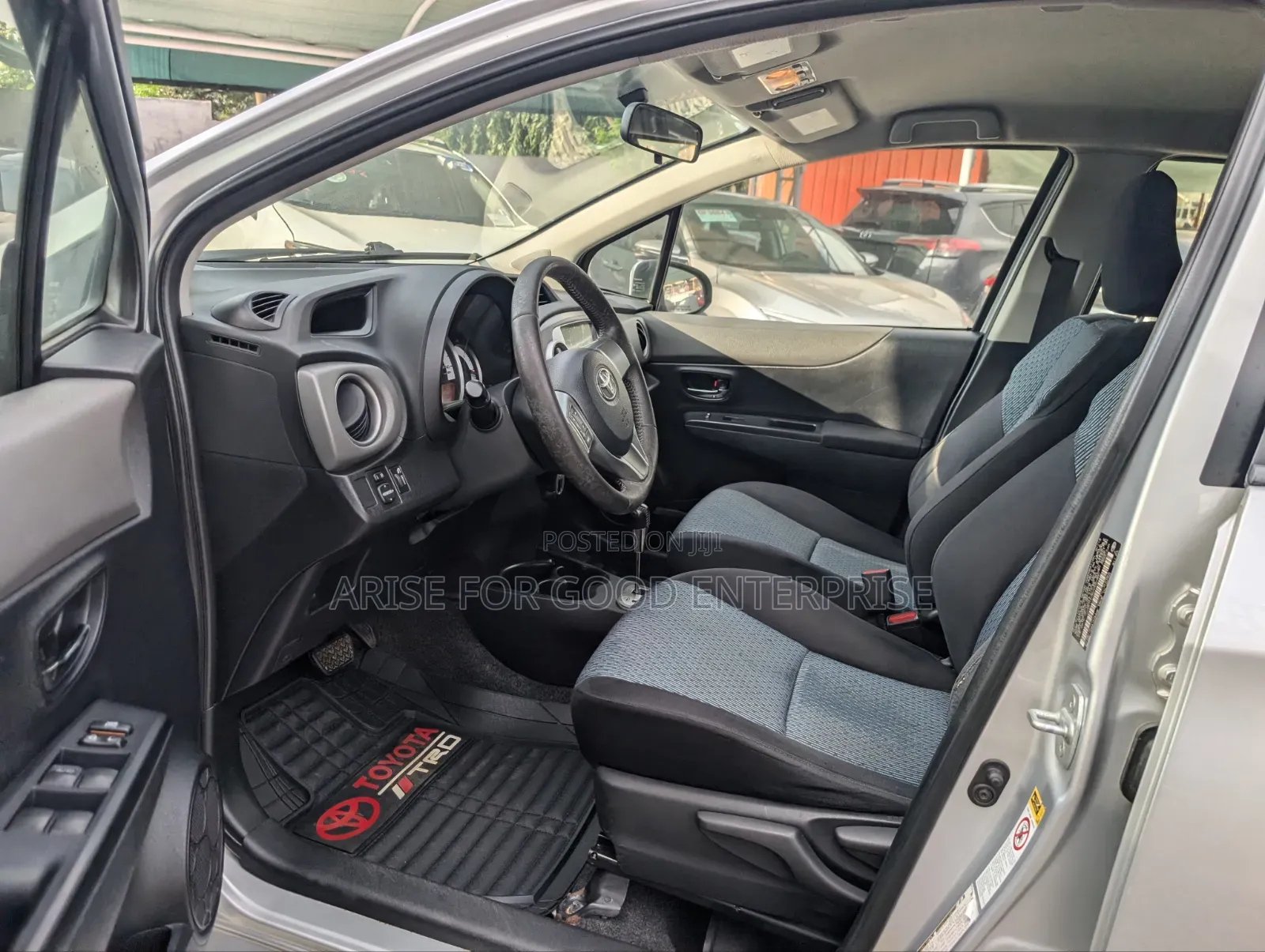 Toyota Yaris SE Hatchback 5dr 2013 Silver