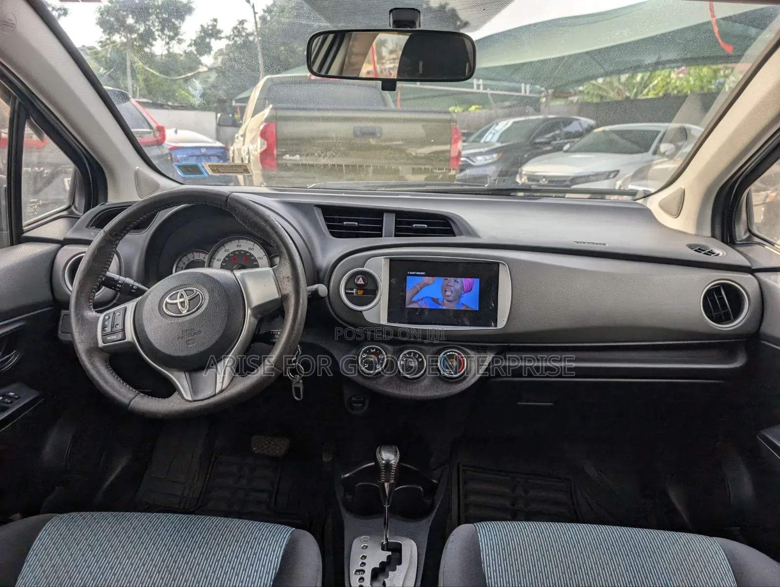 Toyota Yaris SE Hatchback 5dr 2013 Silver