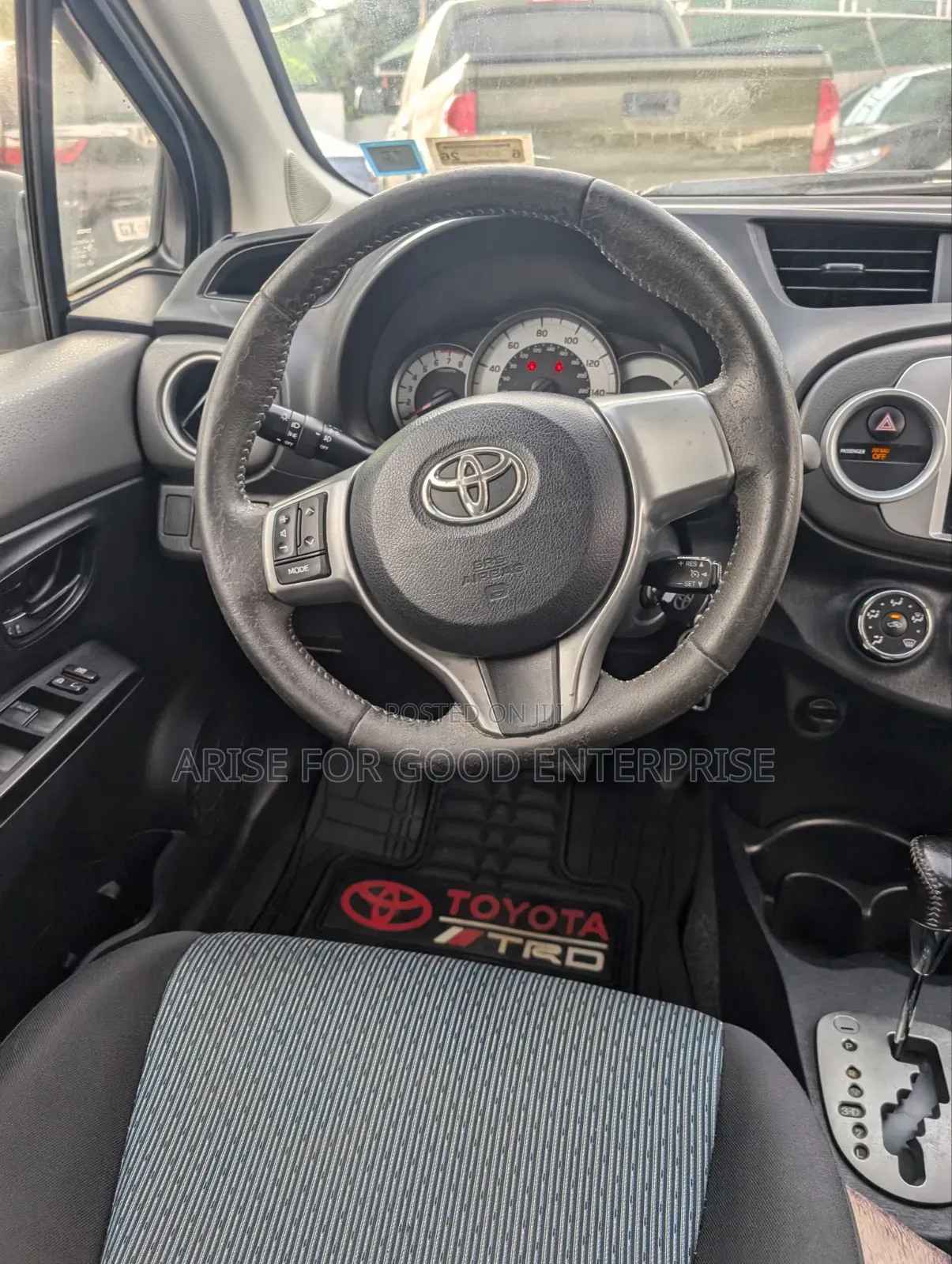 Toyota Yaris SE Hatchback 5dr 2013 Silver
