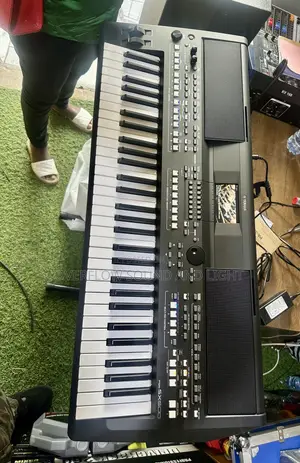 Yamaha PSR-Sx600 61-Key Arranger Workstation Keyboard