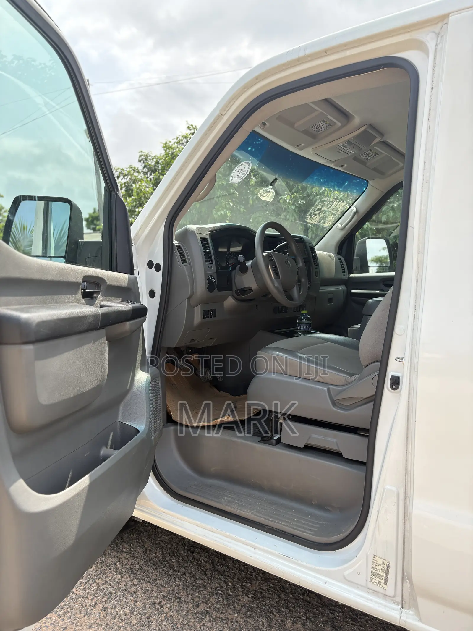 Nissan Caravan (Urvan) 2019 White