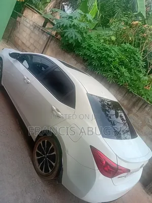 Toyota Corolla XSE 4dr Sedan (1.8L 4cyl CVT) 2017 White