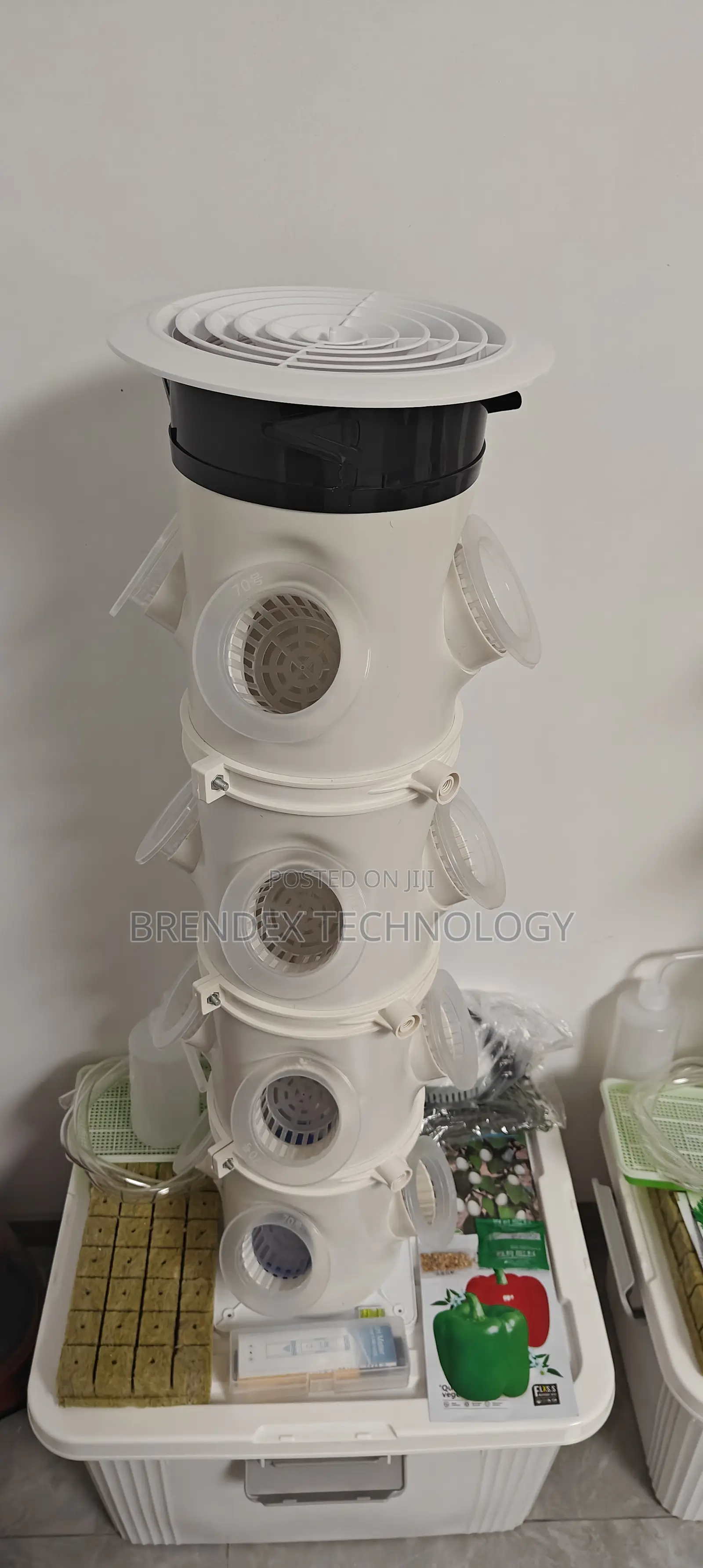 All-in-One Smart Hydroponic Towers for Vertical Farming - 16 Pot Model