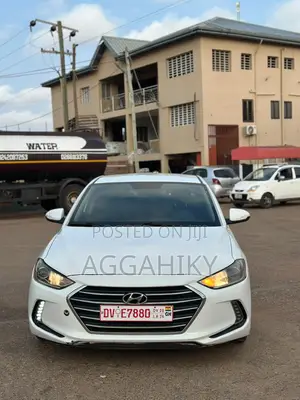 Hyundai Elantra SE Sedan FWD (2.0L 4cyl 6M) 2017 White