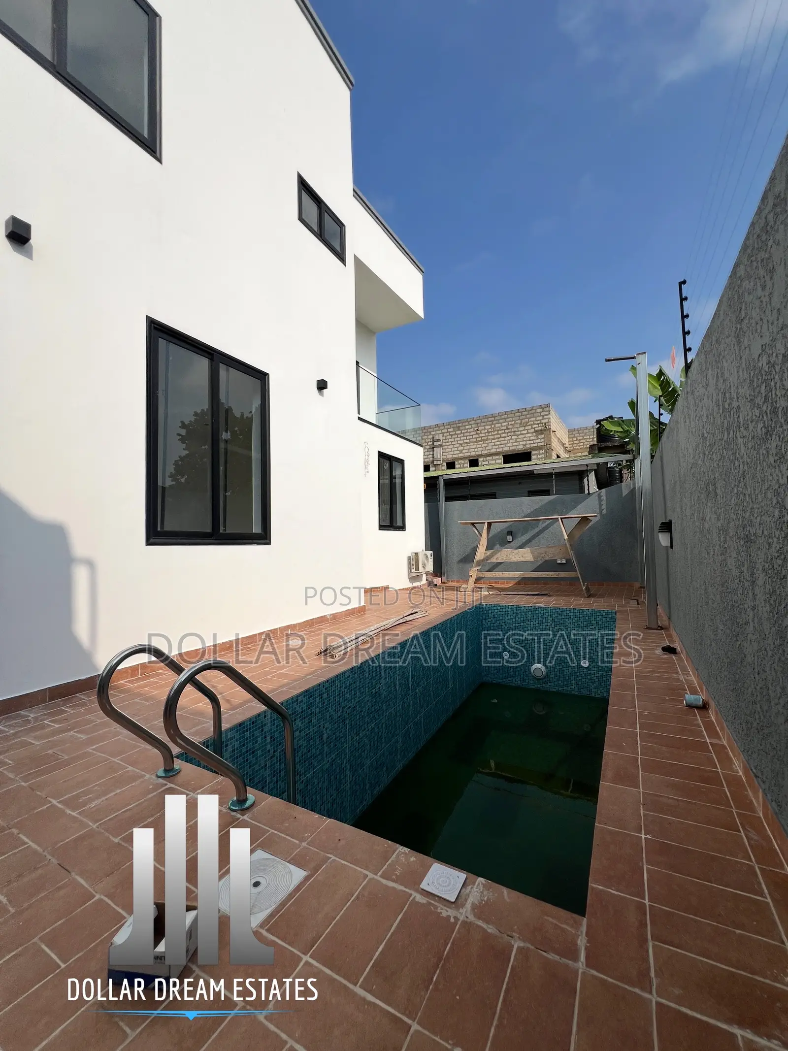 5bdrm House in Adenta for sale