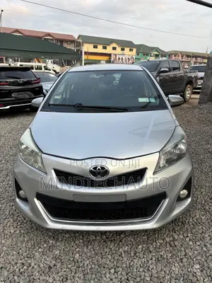 Toyota Yaris SE Hatchback 5dr 2013 Silver