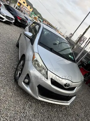 Toyota Yaris SE Hatchback 5dr 2013 Silver