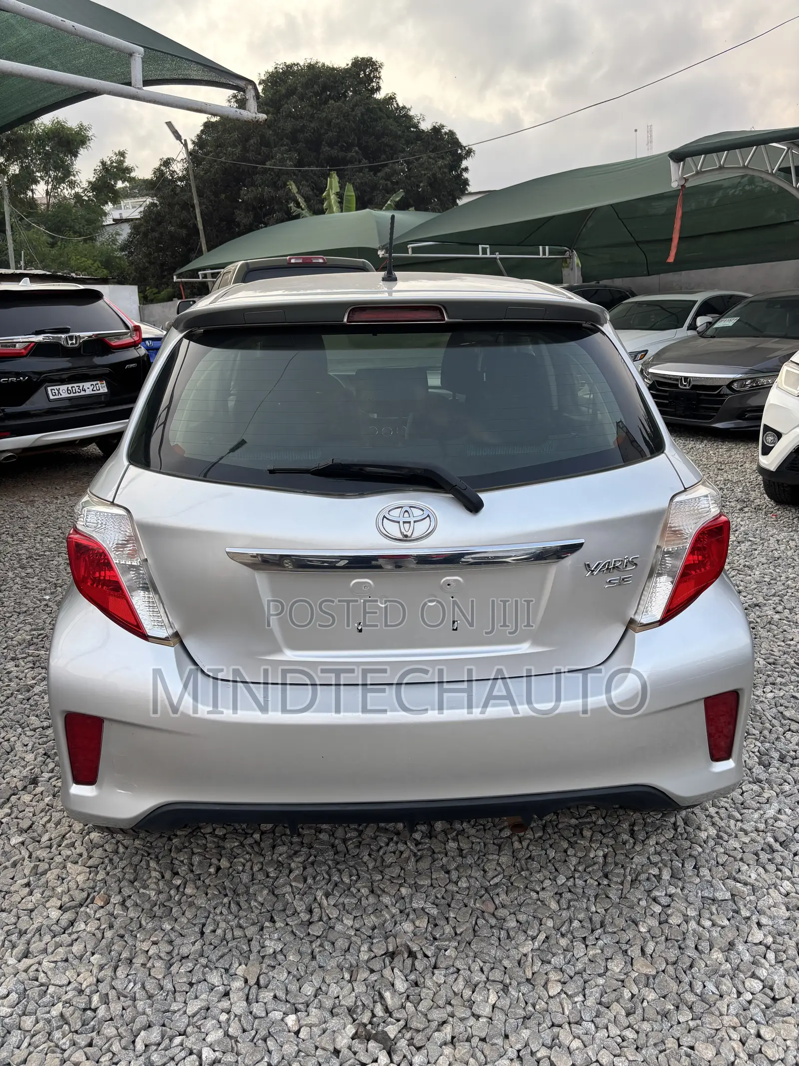 Toyota Yaris SE Hatchback 5dr 2013 Silver