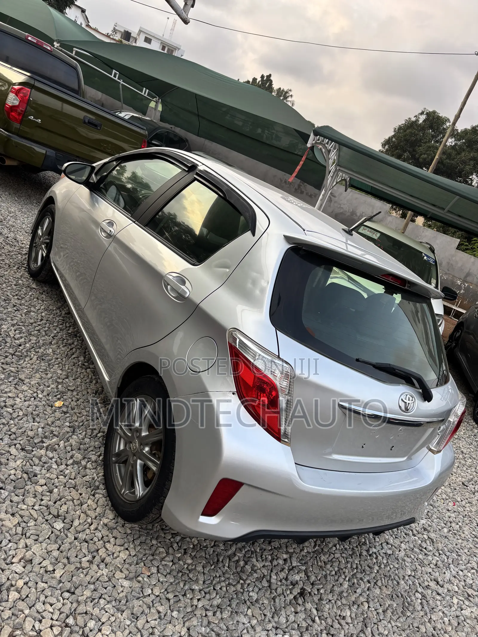 Toyota Yaris SE Hatchback 5dr 2013 Silver