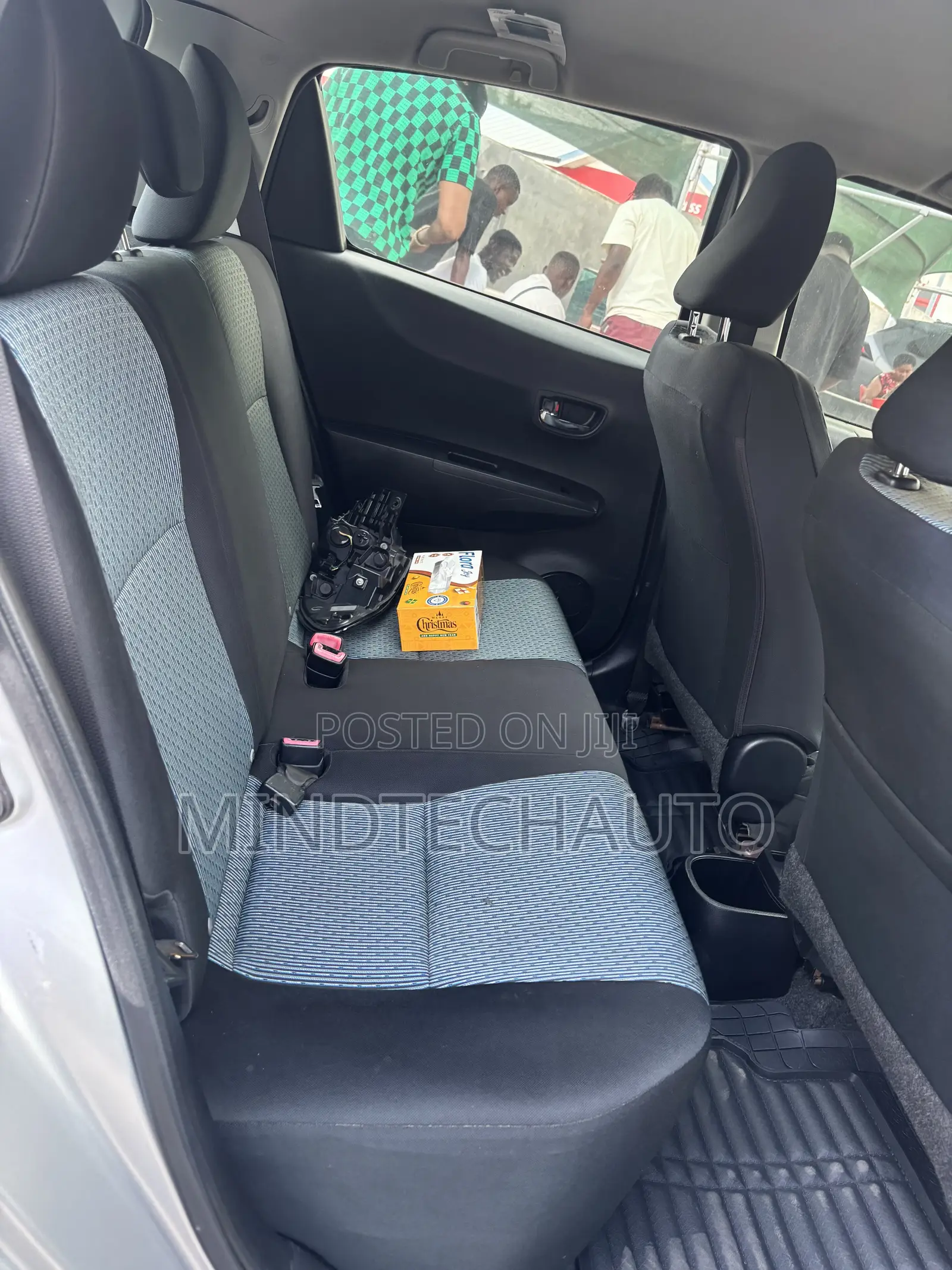 Toyota Yaris SE Hatchback 5dr 2013 Silver