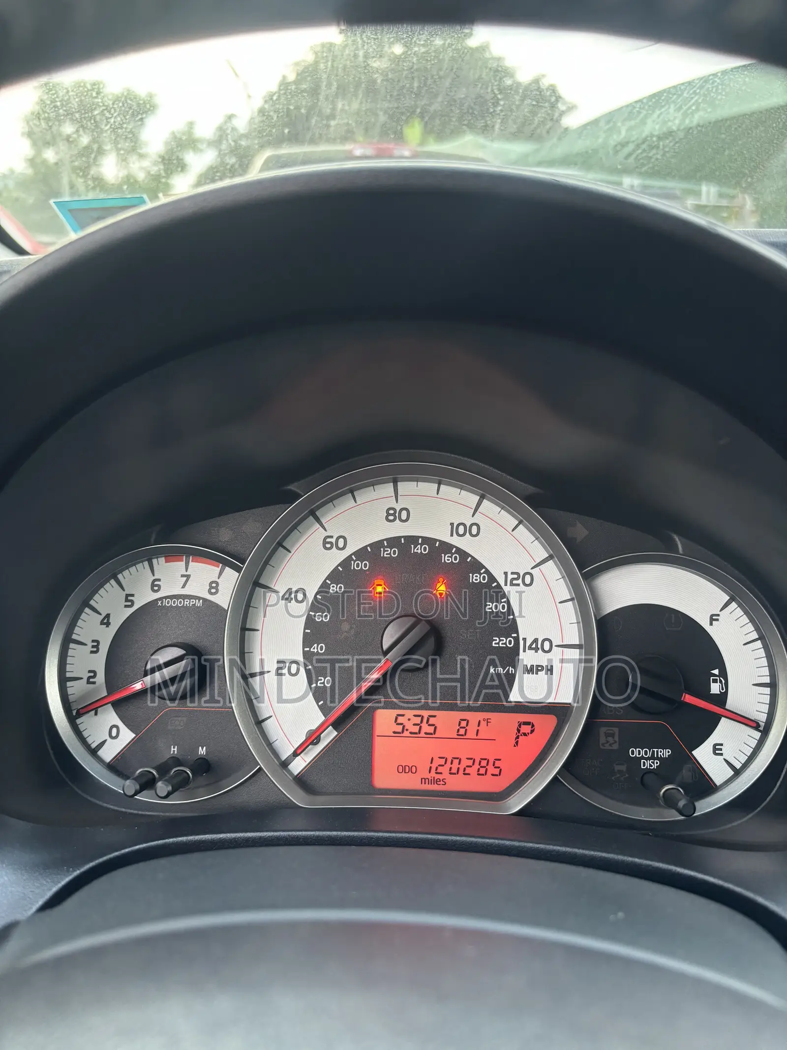 Toyota Yaris SE Hatchback 5dr 2013 Silver
