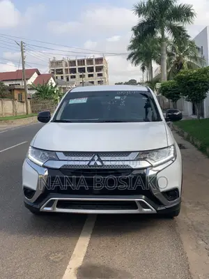 Mitsubishi Outlander 2019 White